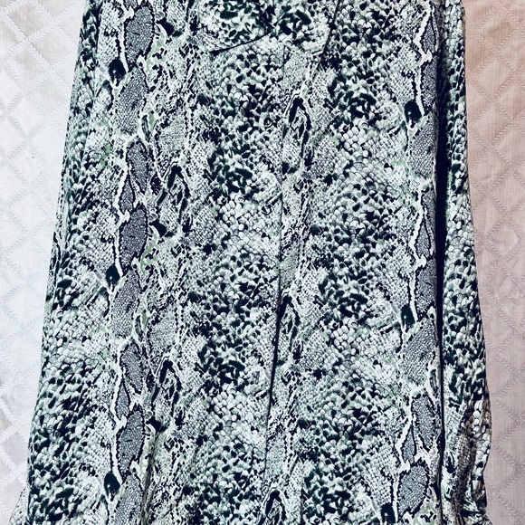 Vintage August Max Woman Lizard Print Silk Tunic Length Blouse 26 - Picture 1 of 3